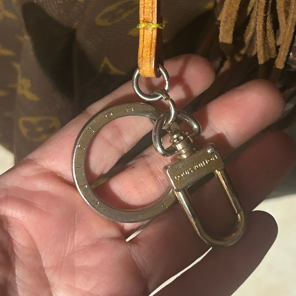 Louis V. Artsy bag with some custom leather work embellishments. - Picture 10 of 13